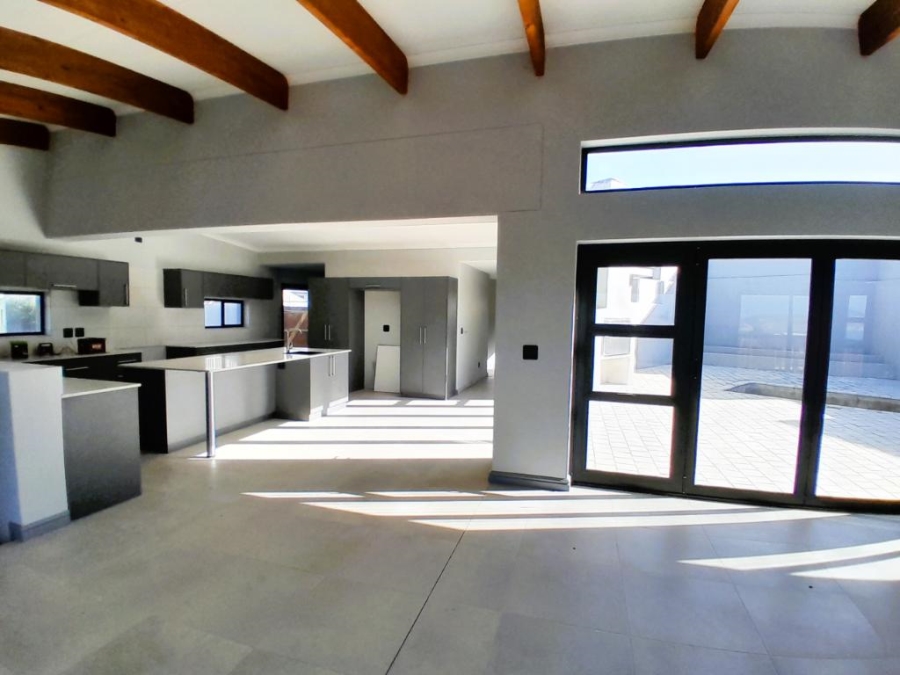 4 Bedroom Property for Sale in Whale Rock Western Cape